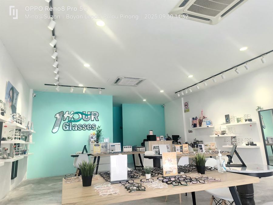 Photo of 1 HOUR GLASSES (Summerskye Square) — optical shop in George Town, by MiNa MaNia 49 · Google