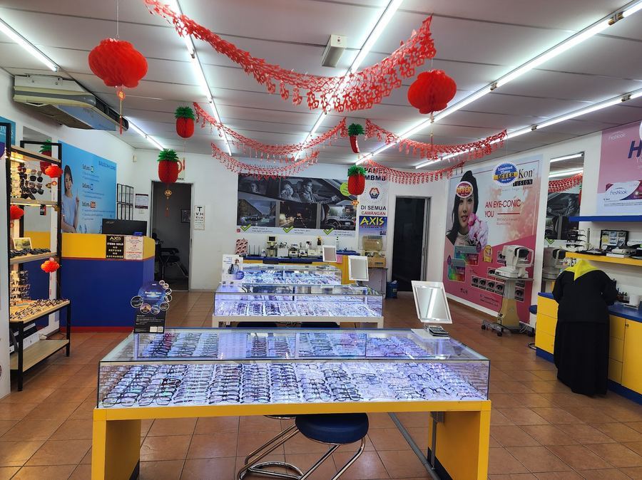 Photo of Axis Eyewear Batu Berendam — optical shop in Melaka, by Szechiat Lee · Google